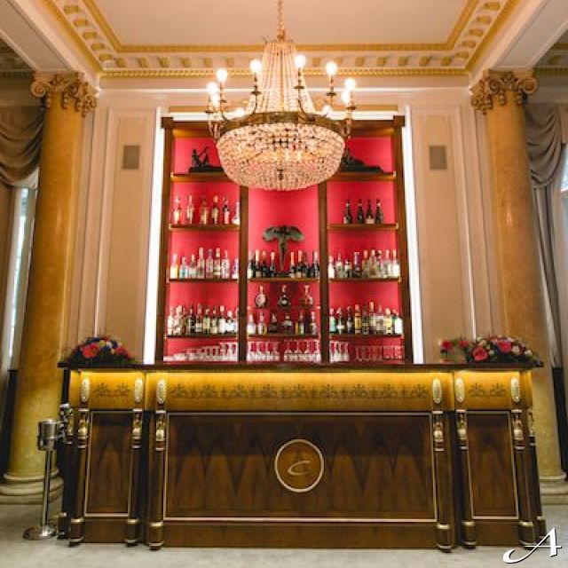 Hotel - luksuzni recepcijski pult