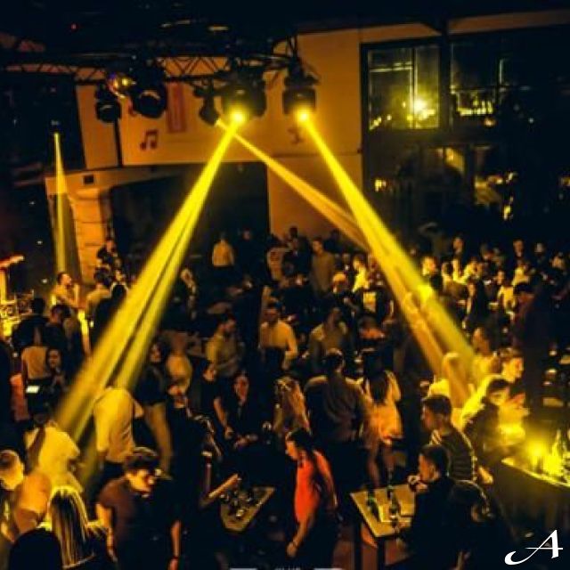 Gold klub - gužva i svetla