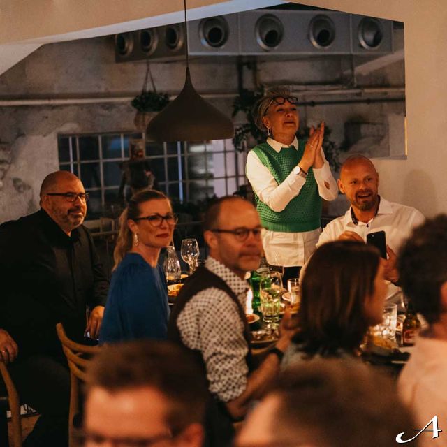 Ambar restoran - gosti na večeri