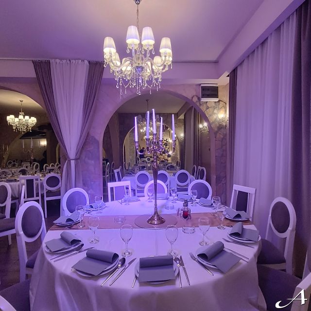 Hotel restoran Vila Konak - elegantno dekorisan sto