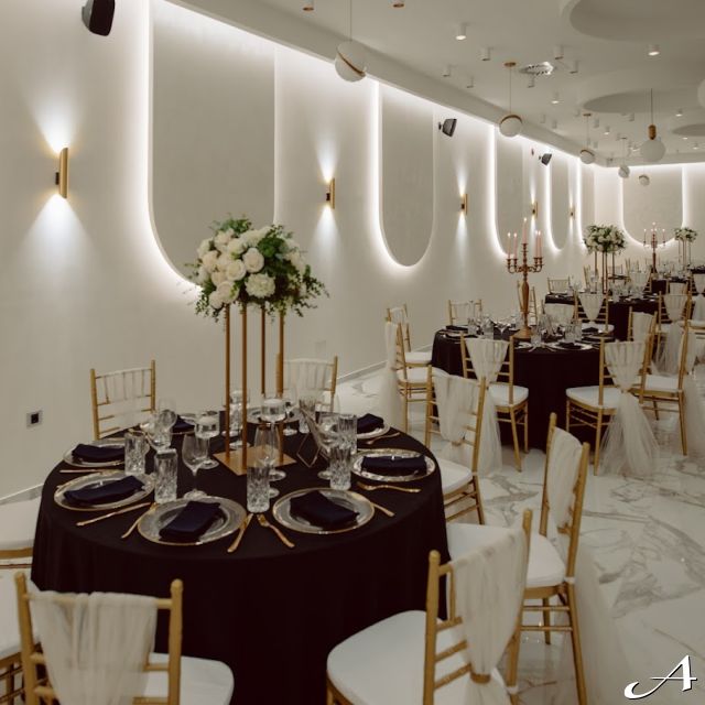 Faena Event Hall - dekorisani stolovi i stolice
