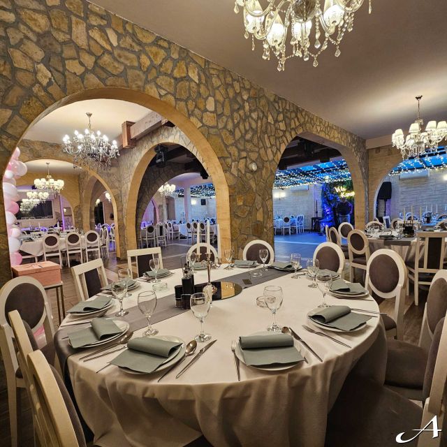 Hotel restoran Vila Konak - elegantni sto za večeru