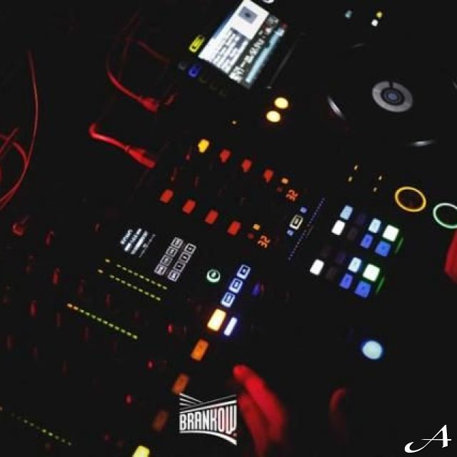 Klub Brankow - DJ pult u mraku