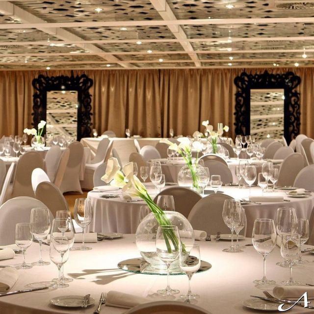 Nova godina u hotelu Falkensteiner - elegantno dekorisane stolove