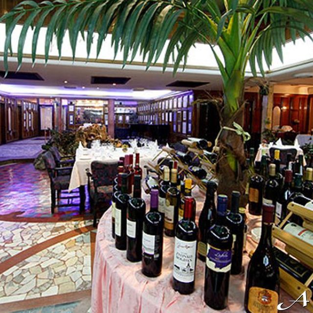Hotel Majestic - stolovi i vino