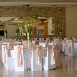 Doček Nove godine - elegantno dekorisane stolice