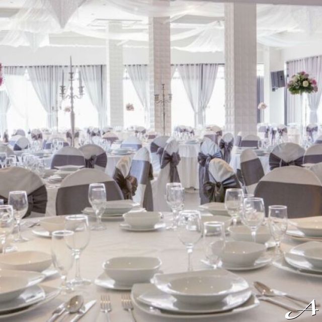 New Lux Events Center - elegantno dekorisane stolove