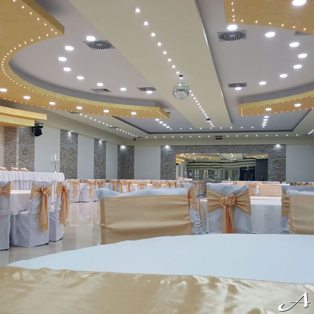 Doček Nove godine - prazna sala