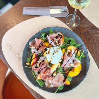 Dolly Bell Petica - salata i vino