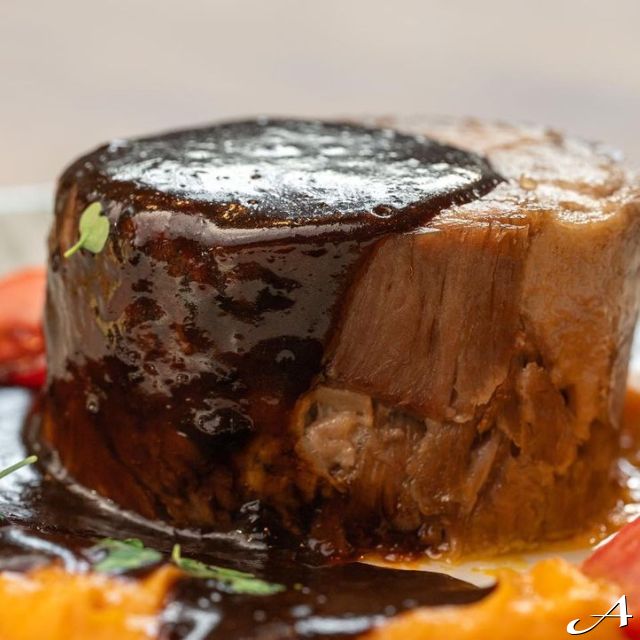 Restoran Karma - komad mesa sa sosom
