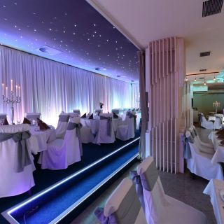Doček Nove godine - elegantno uređena sala
