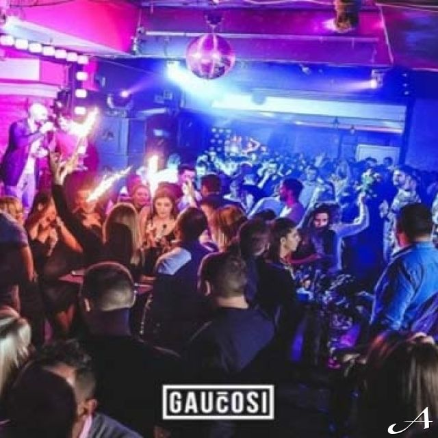Doček Nove godine - gužva u kafani