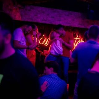Kafana Druga Kuća - ljudi u kafani