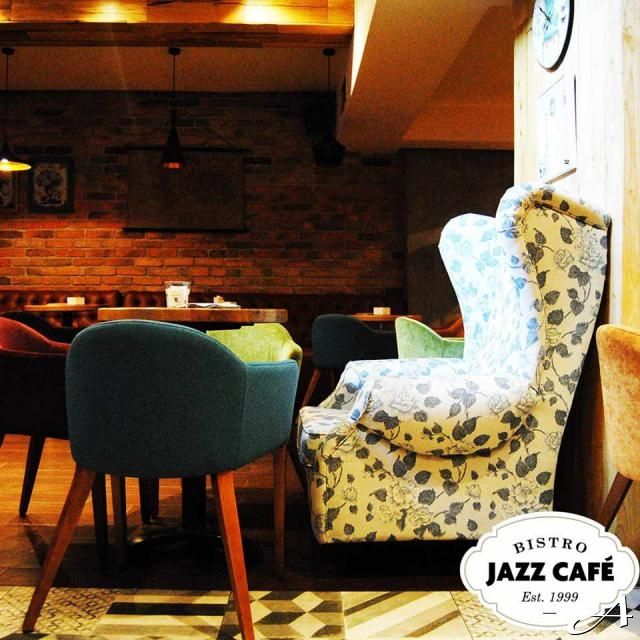 Bistro Jazz Caffe - udobne stolice