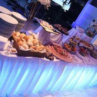 Restoran Jezero - sto sa hranom