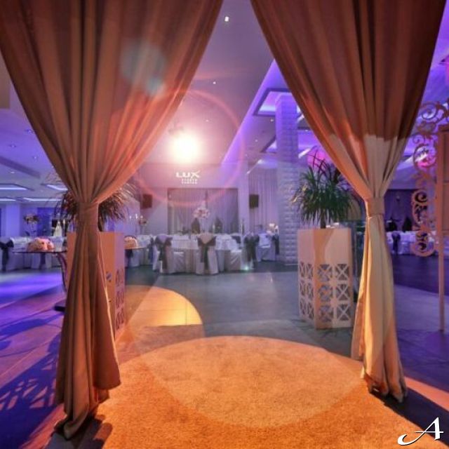 New Lux Events Center - dekorisan ulaz