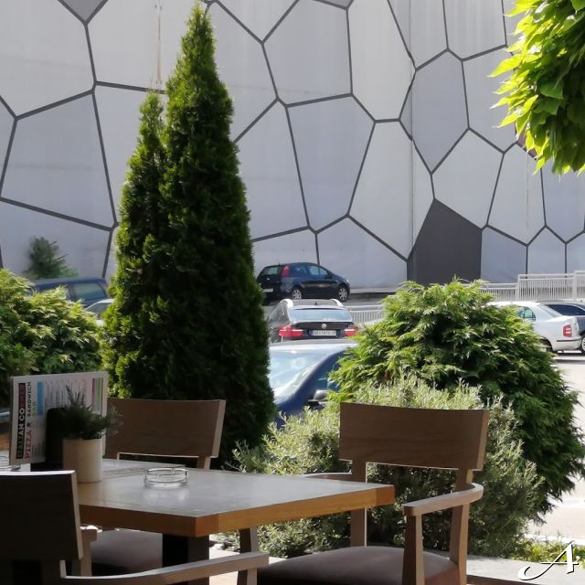Restoran Harmonija - baštenski sto i stolice