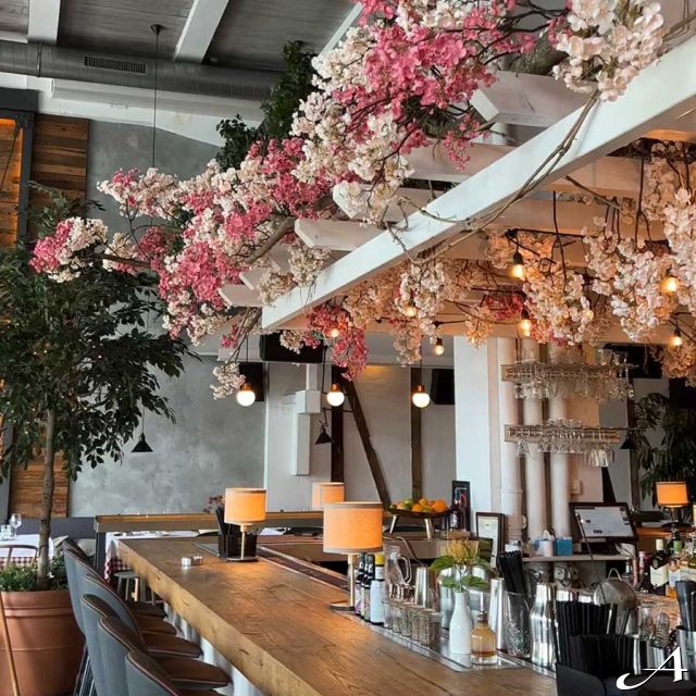 Ambar restoran - dekoracija sa cvećem