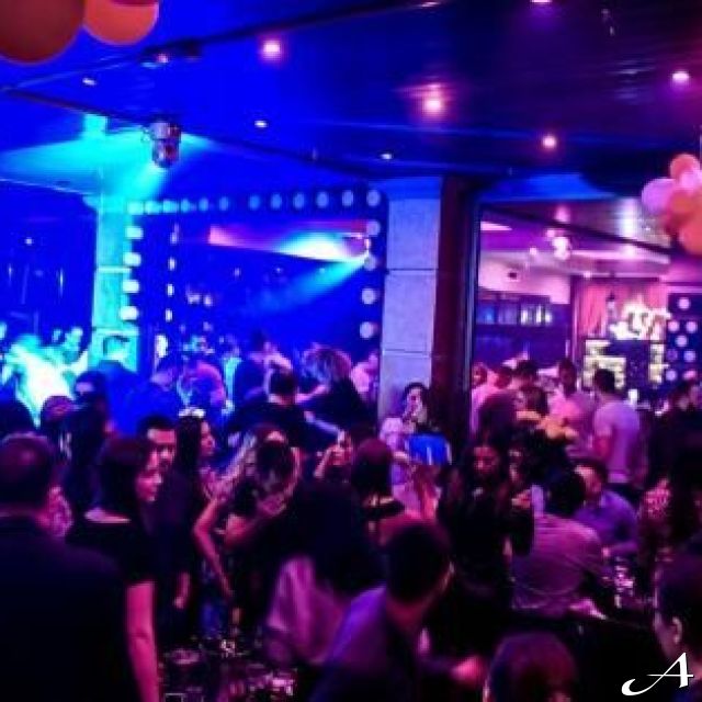 Gold klub - gužva i svetla