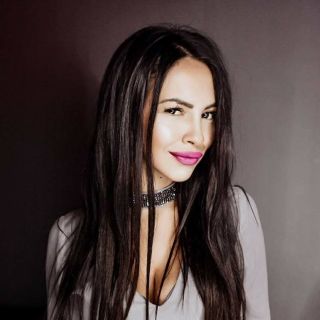 Doček Nove godine - žena pozira
