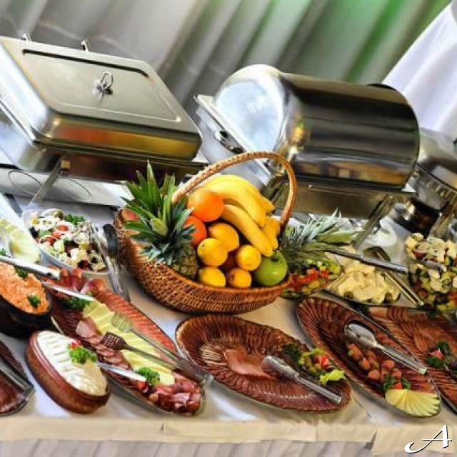 Novogodišnji doček - bogat bife sto