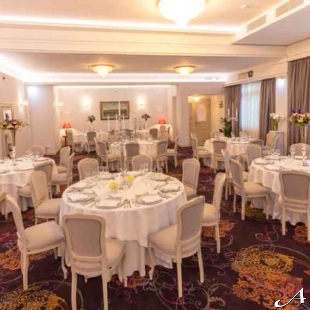 Hotel Zlatnik - prazni stolovi za doček