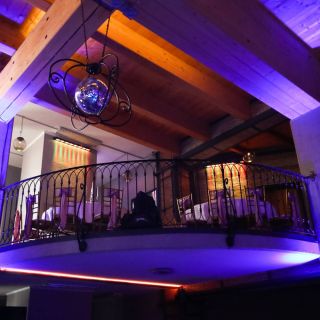 Doček Nove godine - osvetljeni enterijer