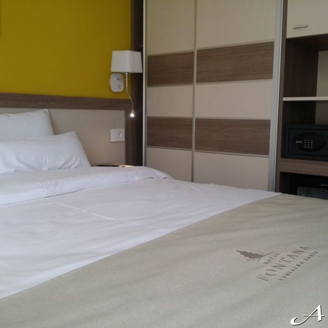 Hotel Fontana soba sa krevetom