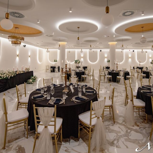 Faena Event Hall - elegantno dekorisane stolice