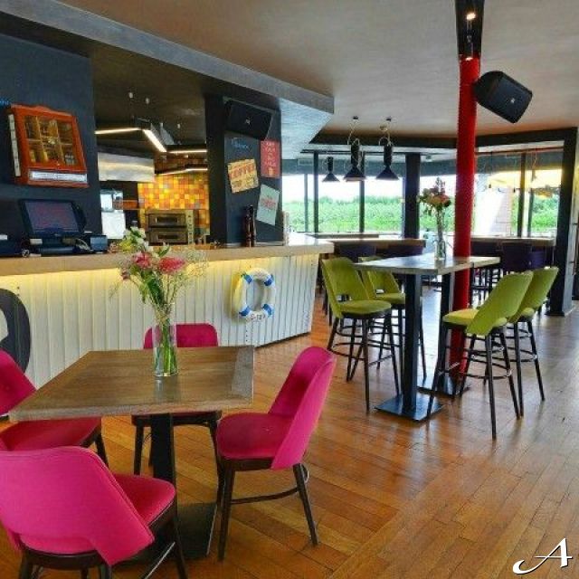 Restoran Gabbiano - sto i stolice