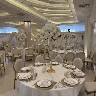 Doček Nove godine - elegantno dekorisan restoran