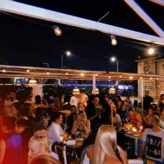 Restoran Mala plava vrata - ljudi slave