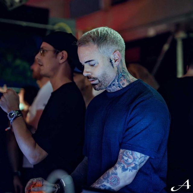 Splav Pristan - DJ sa tetovažama