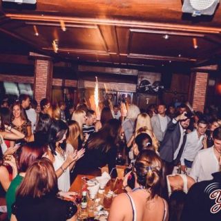 Splav kafana Uzbuna - gužva i slavlje