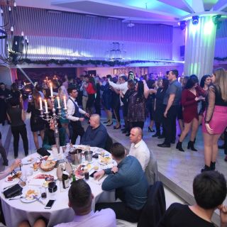 Restoran Jezero - gosti slave Novu godinu