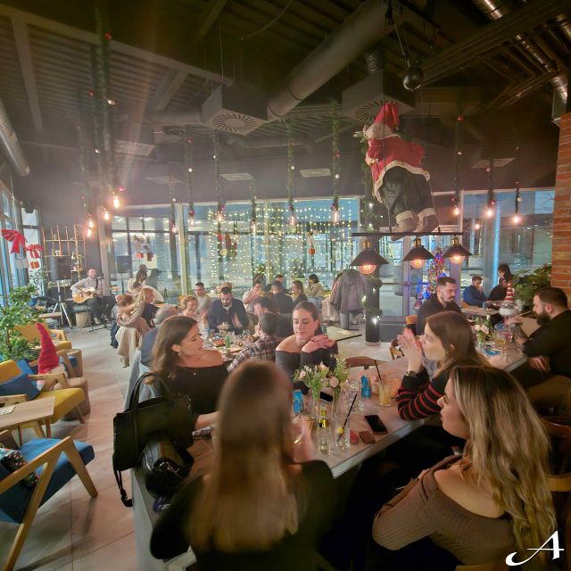 Mlin Novi Beograd - ljudi u restoranu