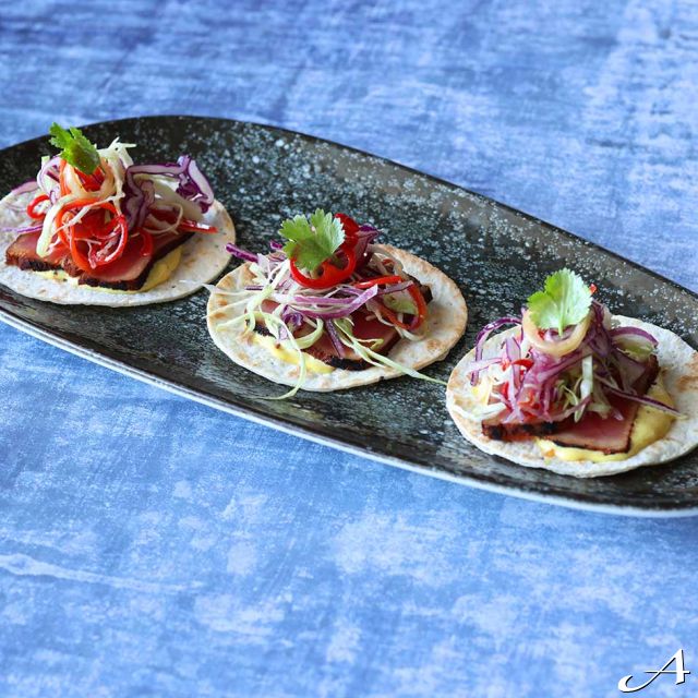Toro Latin GastroBar - tri tacosa na tanjiru