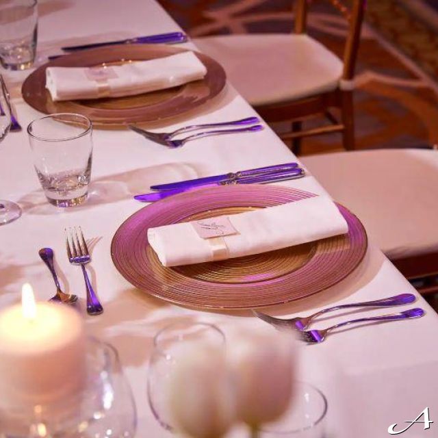 Hotel Hyatt Regency - elegantno dekorisan sto