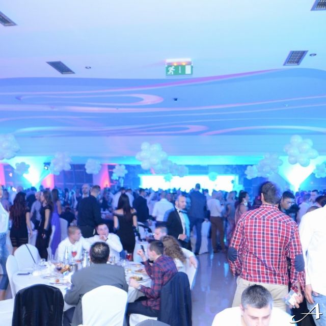 Srpska Nova godina - gužva u restoranu