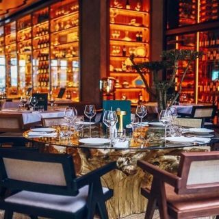 Restoran Bottega - prazni stolovi i stolice