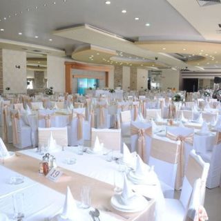 Doček Nove godine - elegantno uređena sala