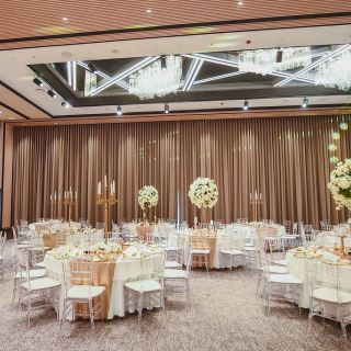 Hilton doček Nove godine - prazna sala