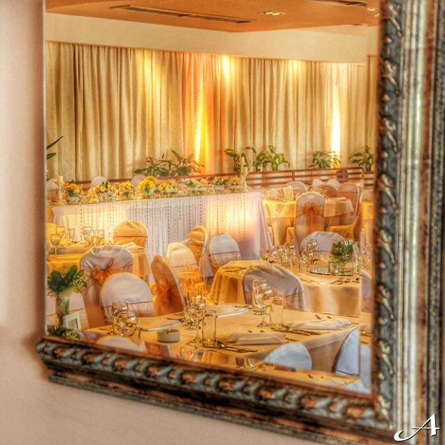 Restoran Zlatnik - pogled kroz ogledalo