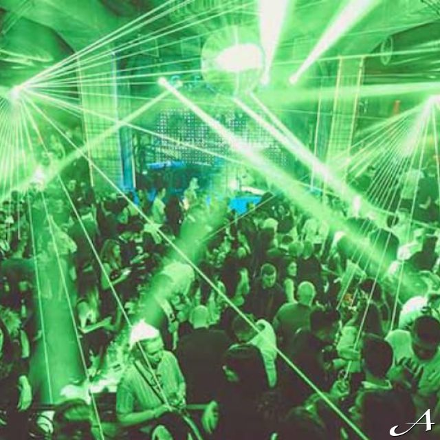 Klub Gotik - gužva i laserski efekti