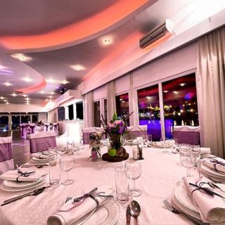 Doček Nove godine - elegantno dekorisan sto