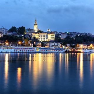 Doček Nove godine - splav restoran noću