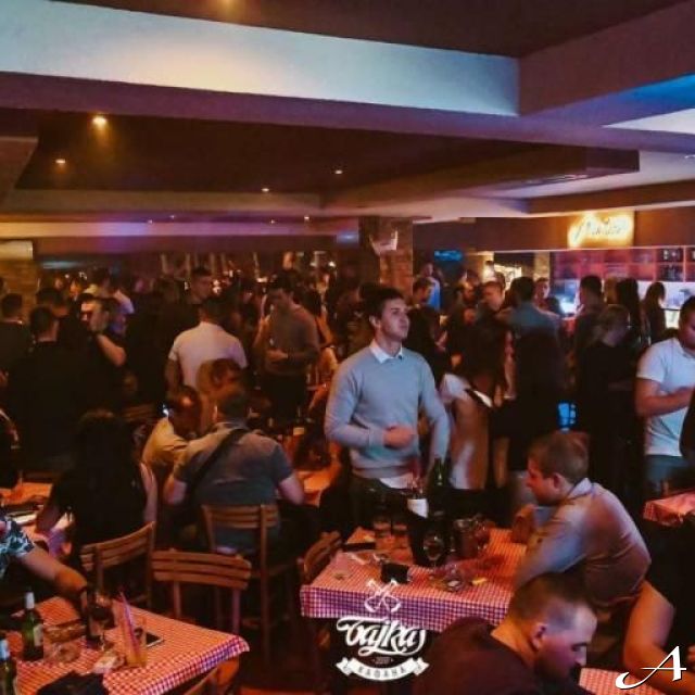 Doček Srpske Nove godine - gužva u kafani