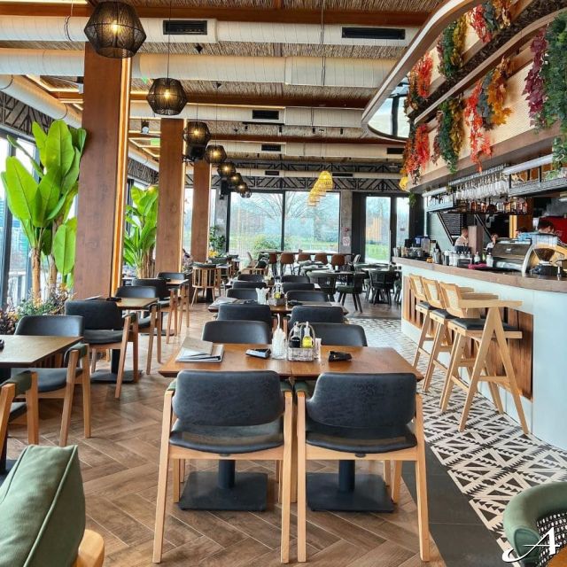 Dolly Bell Java - prazna unutrašnjost restorana
