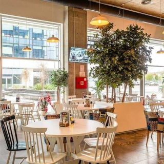 Restoran Take Square - praznični enterijer