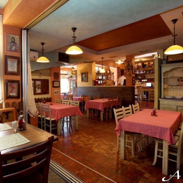 Restoran Staro ognjište - prazne stolove